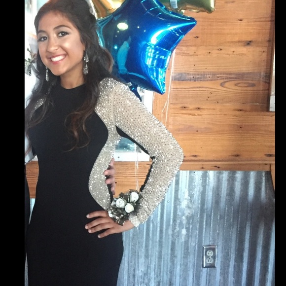 Black Long Sleeve Fitted Homecoming Dress - Picture 3 of 3